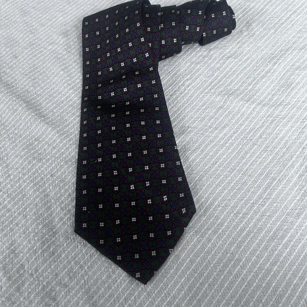 Jos A Bank Handmade Silk Tie Red/green/gold Pattern